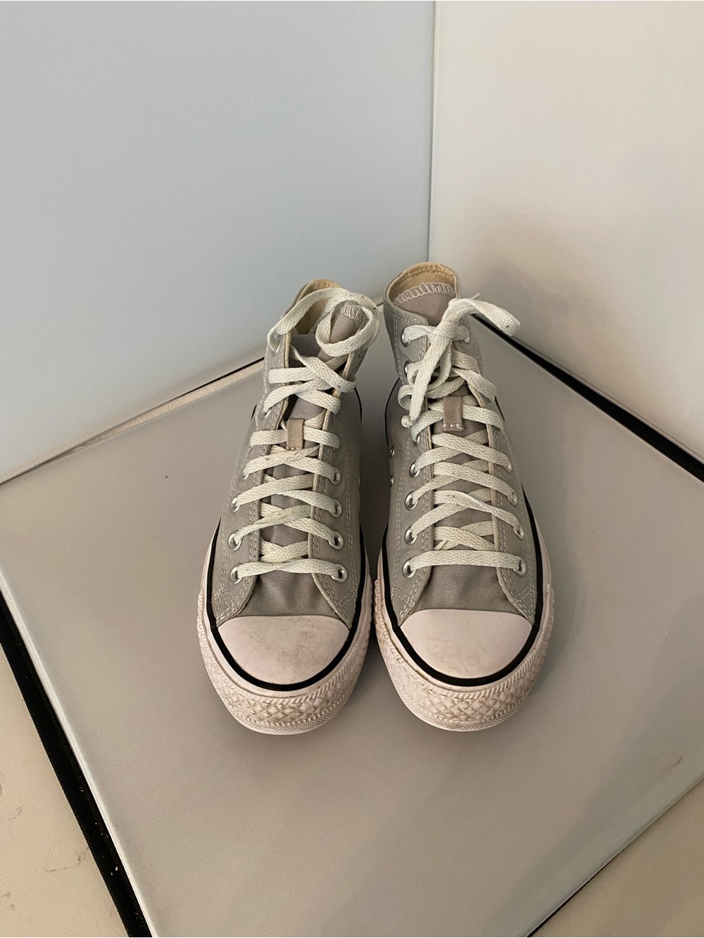 Converse High-Top All Star Sneakers Light Gray and White unisex size 9 w/7 men